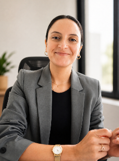 Leyla Bonnet, abogada chilena especializada en contratos y escrituras